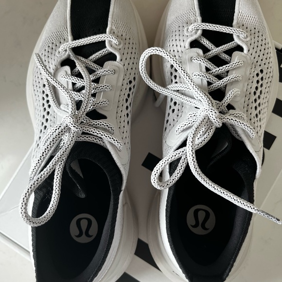 Lululemon Chargefeel 3 Sneakers Black & White 8.5 - Picture 4 of 6